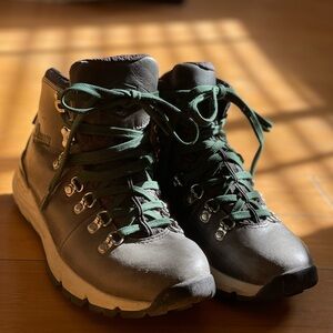 Gently used Danner mountain 600 in gray size 6